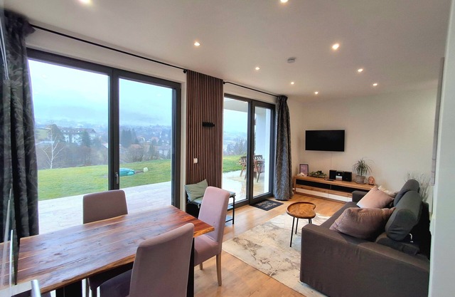 Sonniges Appartement mit eigenem Garten und Weitblick