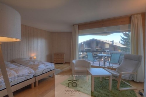 South facing studio with balcony, 1 double bed, 1 bathroom/WC, sofas, chimney and TV. The closed kit