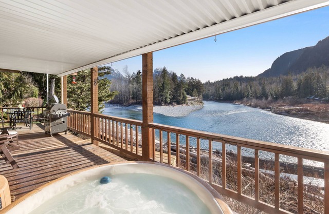 South Fork Lodge - TWO riverfront apartments