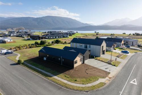 Southern Solace - Te Anau Holiday Home