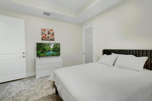 SpaceX BY R5 Shared Bath