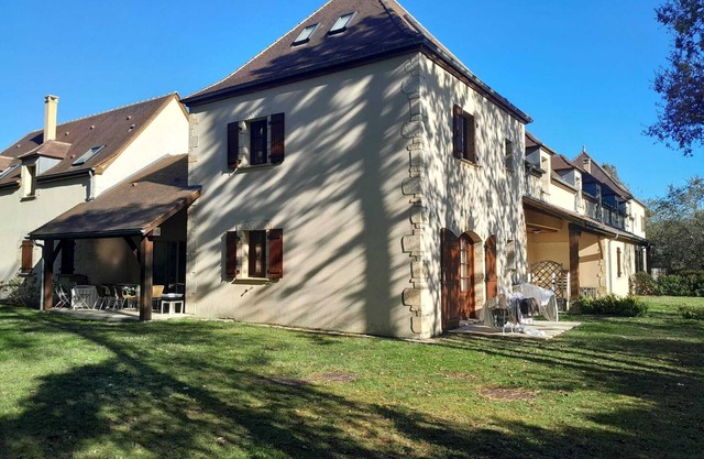 Spacieuse maison Brantome ,10 pers, Jardin, BBQ, Parking couvert