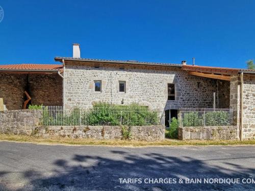 Spacieux gîte avec bain nordique et wifi à Usson-en-Forez - FR-1-496-359