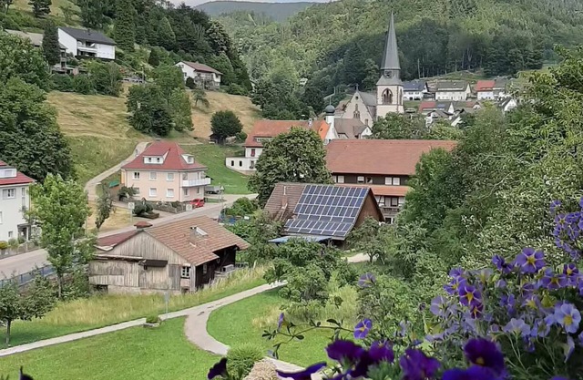 Spacious and quiet 'Ferienwohnung Schwarzwaldblick' with a picturesque view