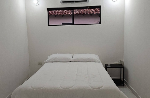 Spacious 1-bedroom apartment with WiFi, AC in enchanting Asunción