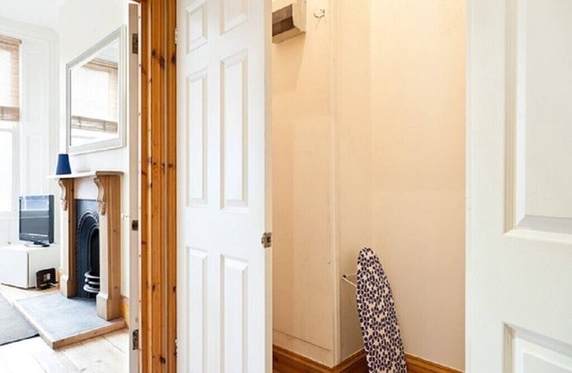 Spacious 1 bedroom Apt for 5 - Central, Free WIFI