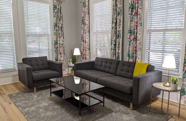 Spacious 1BR w/Office in Hyde Park