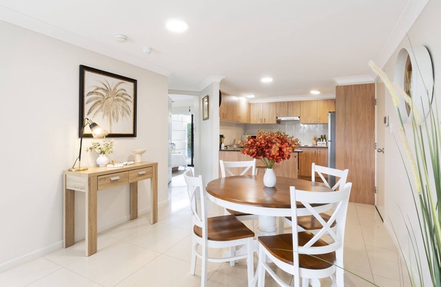 Spacious 2 Bed/2 Bath Garden Apartment Aircon, Spacious 2 Bed Garden Apartment