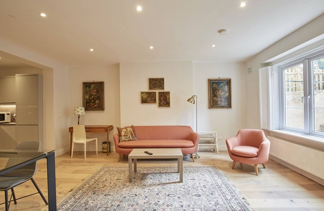 Spacious 2-Bed Views over Primrose Hill with own Private Patio