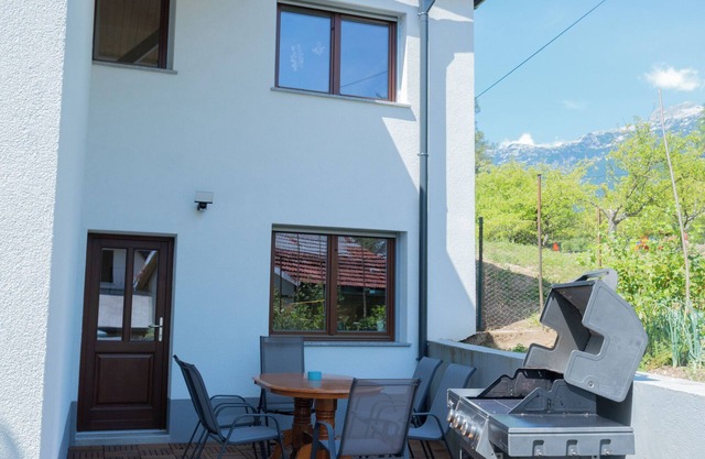 Spacious 2-bedroom apartment with large private terrace and BBQ