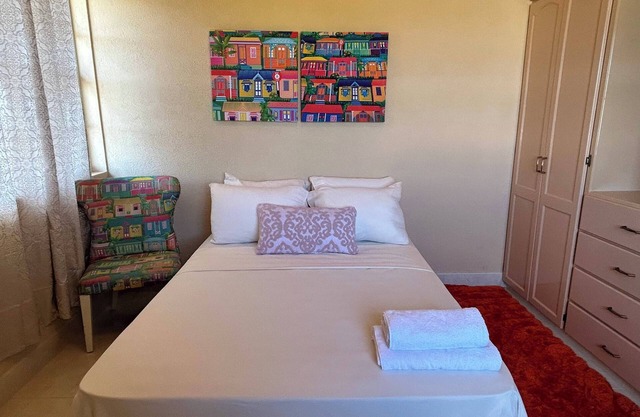 Spacious 2-bedroom estate in charming Warrens with AC, WiFi