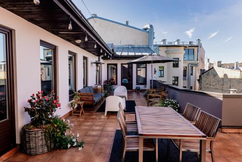 Spacious 2-story apt. w/terrace - 280 m2