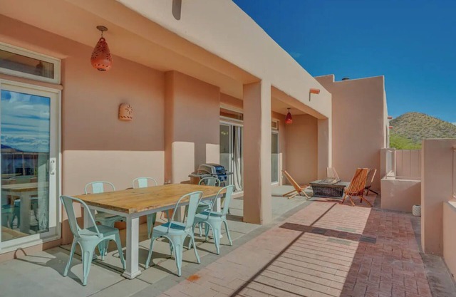 Spacious 2BR in Tucson Foothills - WiFi, AC, Golf & Hiking Nearby