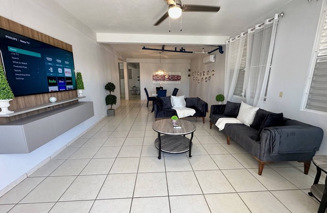 Spacious 3 bdr/2 bath apartment near Buye and La Mela, full A/C, WiFi, sleeps 8
