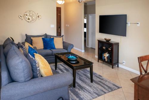 Spacious 3-Bed Home with Hot Tub & Fenced Yard