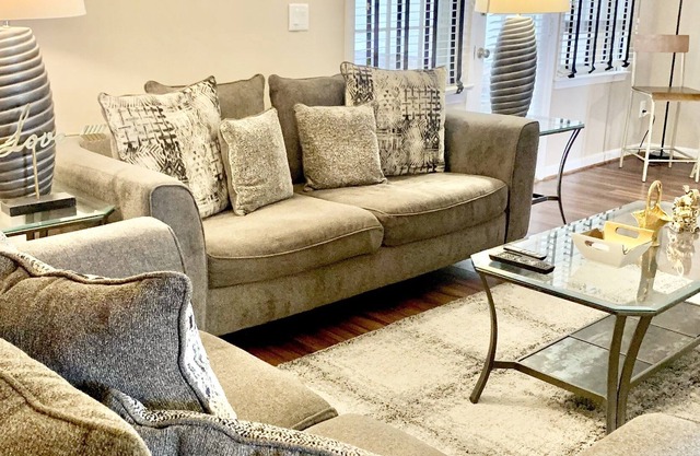 SPACIOUS 3 bedroom Family Townhome Getaway