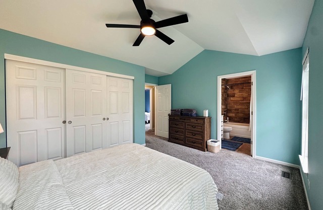 Spacious 3 bedrooms with Yard – Near Naperville, Chicago