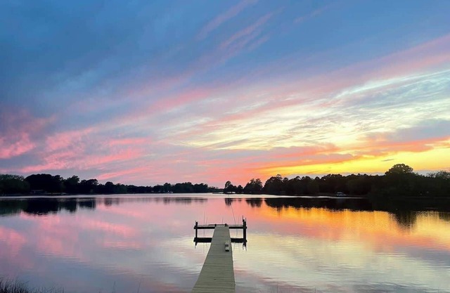 Spacious 3BR with Dock on Working Farm with Pool Table