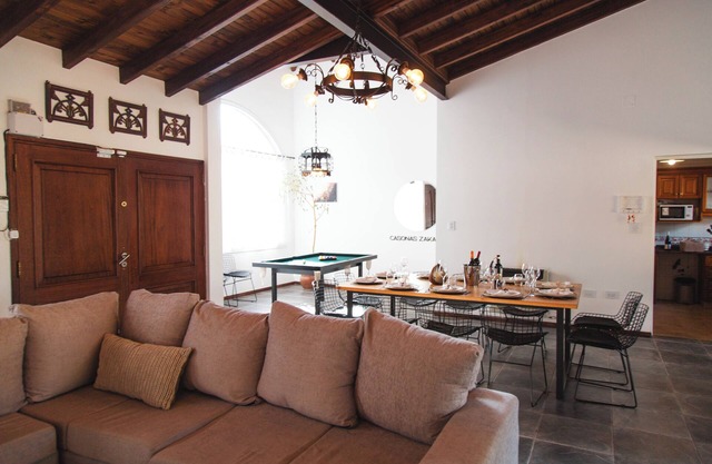 Spacious 4-bedroom villa with WiFi and AC in charming Luján de Cuyo