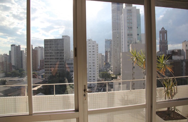 Spacious 4 bedroom apartment in downtown Curitiba