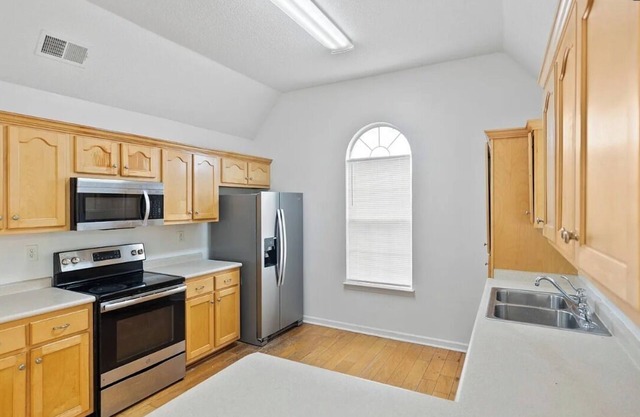 Spacious 4-bedroom house in charming Southaven