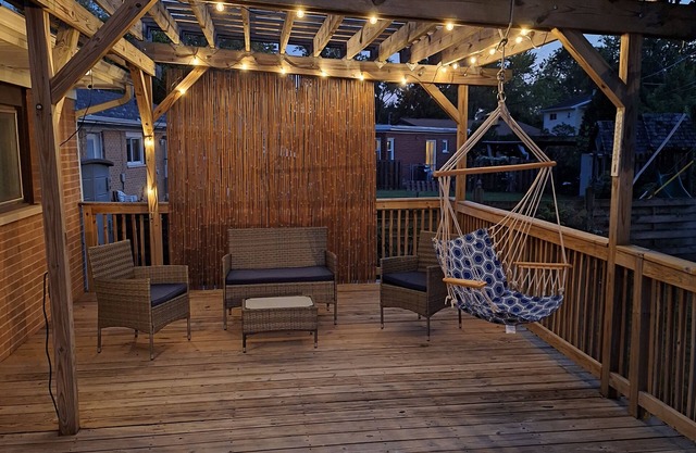 Spacious 4-bedroom house in charming Des Plaines with AC, WiFi
