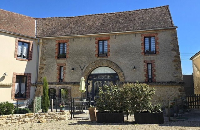 Spacious 4-BR Farmhouse with Modern Amenities Near Versailles, Paris, and Normandy