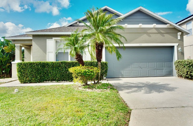 Spacious 4BR 3BA Home with Refreshing Pool Minutes to Disney & Top Attractions!