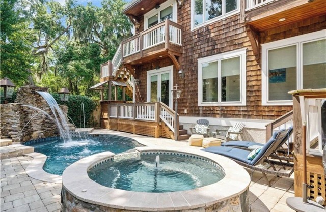 Spacious 5-bedroom house on St. Simons Island with Pool, Hot Tub, and Game Room
