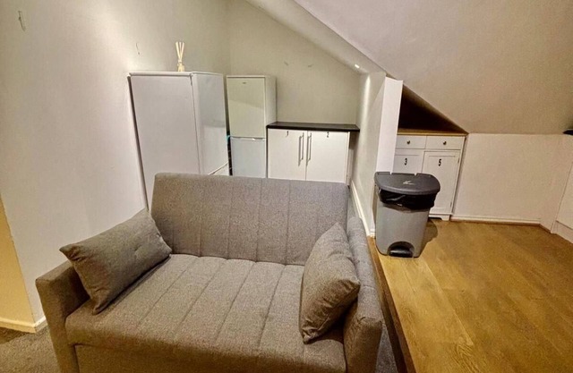 Spacious 5-bedroom apartment in marvelous London with AC BT4