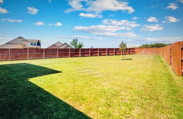 Spacious 5-bedroom house in charming Georgetown with large yard & beautiful view