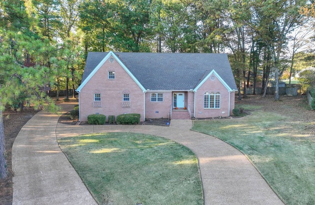 Spacious 5-bedroom house in charming Jackson with AC