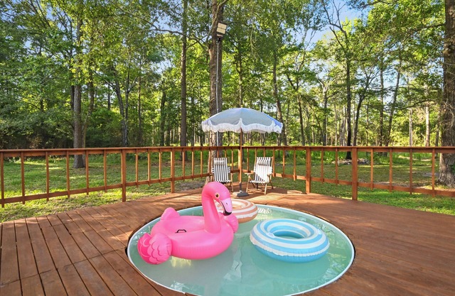 Spacious 5-bedroom house, sauna, pool, game room and speakeasy