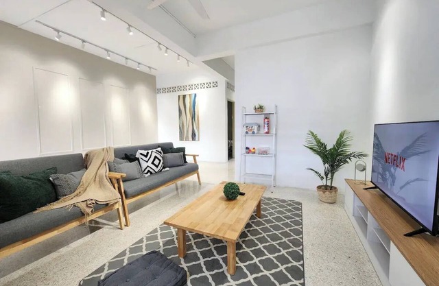 Spacious 5bedroom Petaling Jaya Landed Home at Seksyen 17, 18pax/Jaya1/Phileo/UM