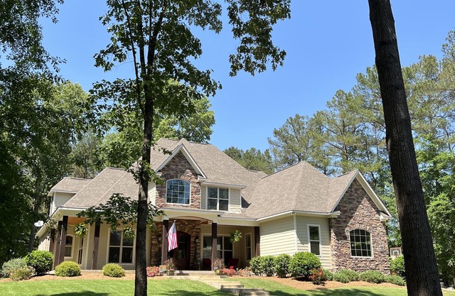 Spacious 6 Bedroom - 5 miles to Miss State - Home Away From Home!