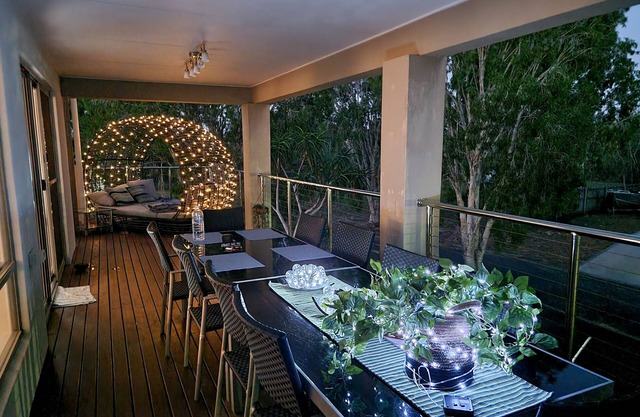 Spacious 6BR Seaside Home Sleeps 12 Pet-Friendly 100m to Beach.