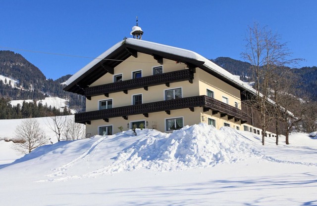 Spacious accommodation, 1.2 km to the ski lift