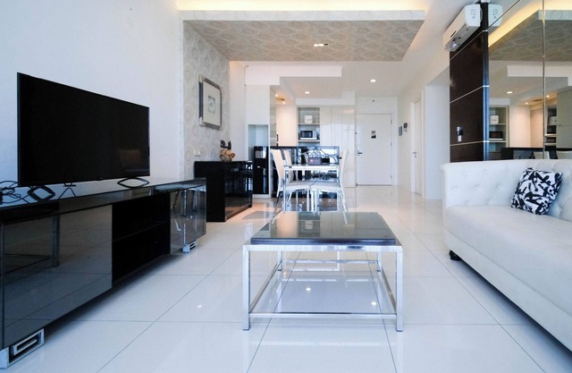 Spacious And Homey 2Br At The Via And The Vue Apartment