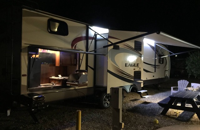 Spacious and Luxurious 37 ft Rv Trailer