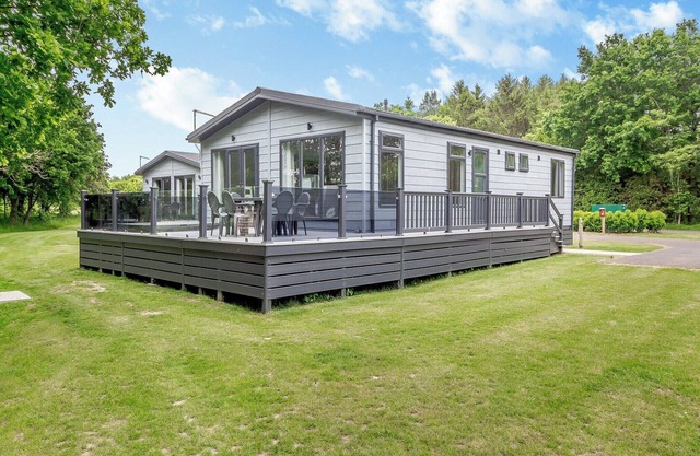 Spacious and very comfortable stylish lodge with one double with en suite shower and two twin.