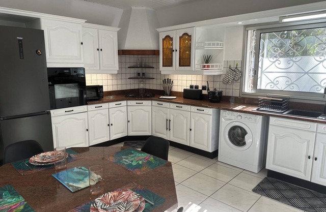 Spacious apartment 10 minutes from Saint Pierre with terrace and private parking.