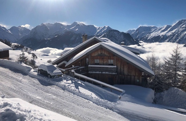 Spacious apartment with beautiful views near slopes