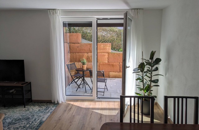 Spacious apartment in a quiet location with terrace and streetcar connection