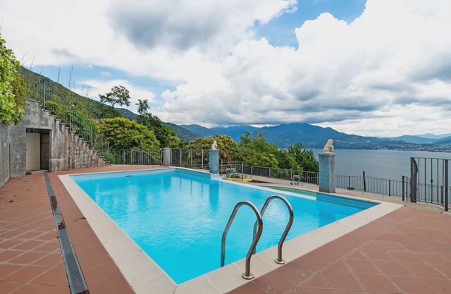 Spacious Apartment in Rancone with Lake View