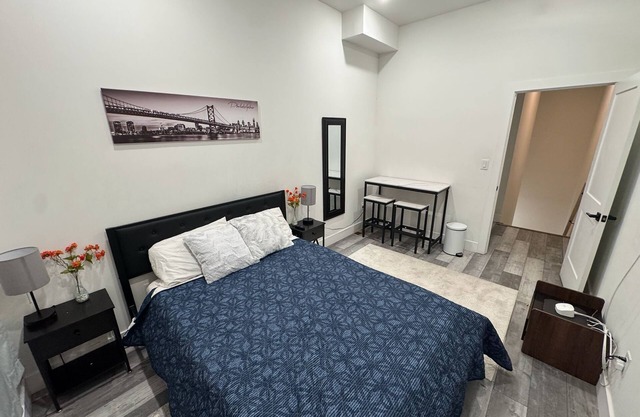 Spacious Apt Sleeps 3