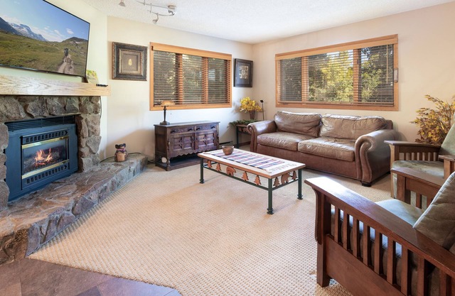 Spacious Breck Hideaway. Hot Tub. On Town Bus.