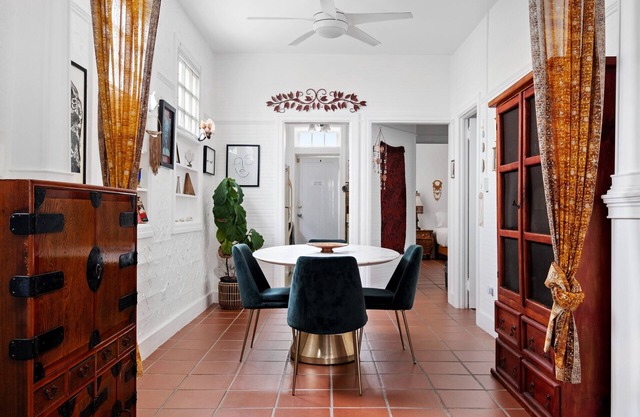 Spacious & Bright 2bd Apt, Steps to Sand w/Generator!