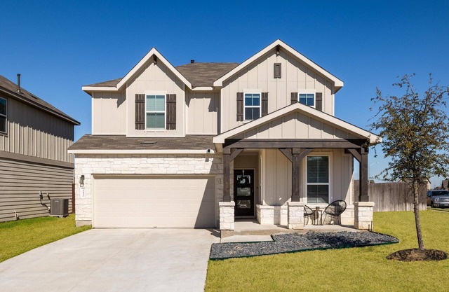 Spacious & Bright 4 bed/2.5 bath home in South Austin! Chefs kitchen