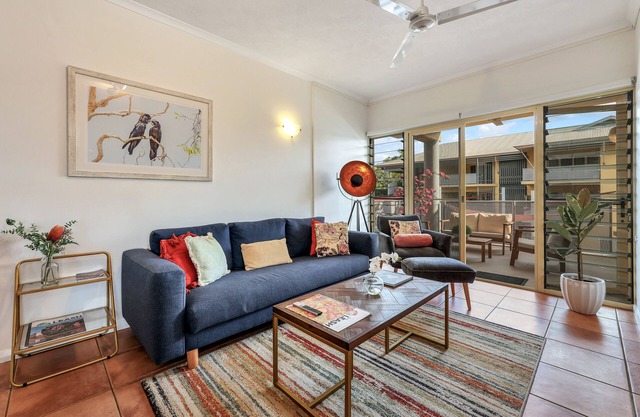 Spacious+Bright Parap Markets Condo 2BR+2BA (ens)