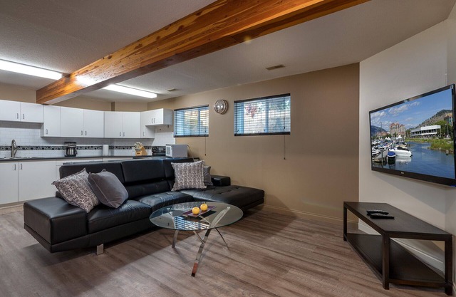 Spacious Bright Suite Licence 4087948
